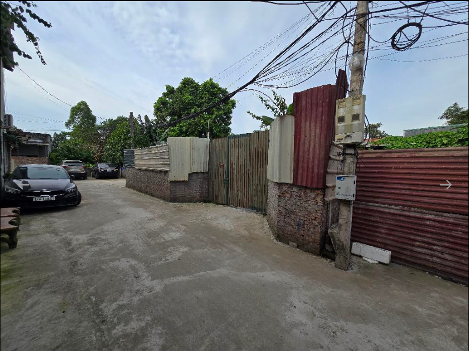 Siêu phẩm lô góc, ô tô đỗ cửa